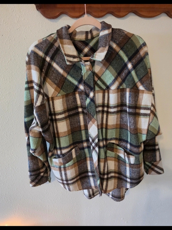 Tops - Women’s Plaid Button-Down Shirt Jacket in Green, Brown & Cream